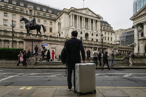 Тэрбумтнууд яагаад Их Британиас нүүх болов?